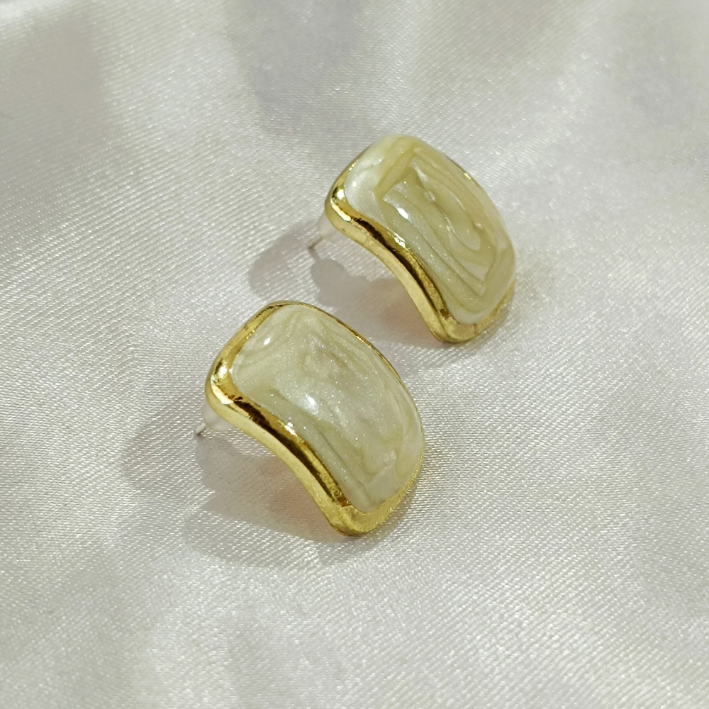 Gold-Plated Square Pearl Stud Earrings – Elegant & Timeless