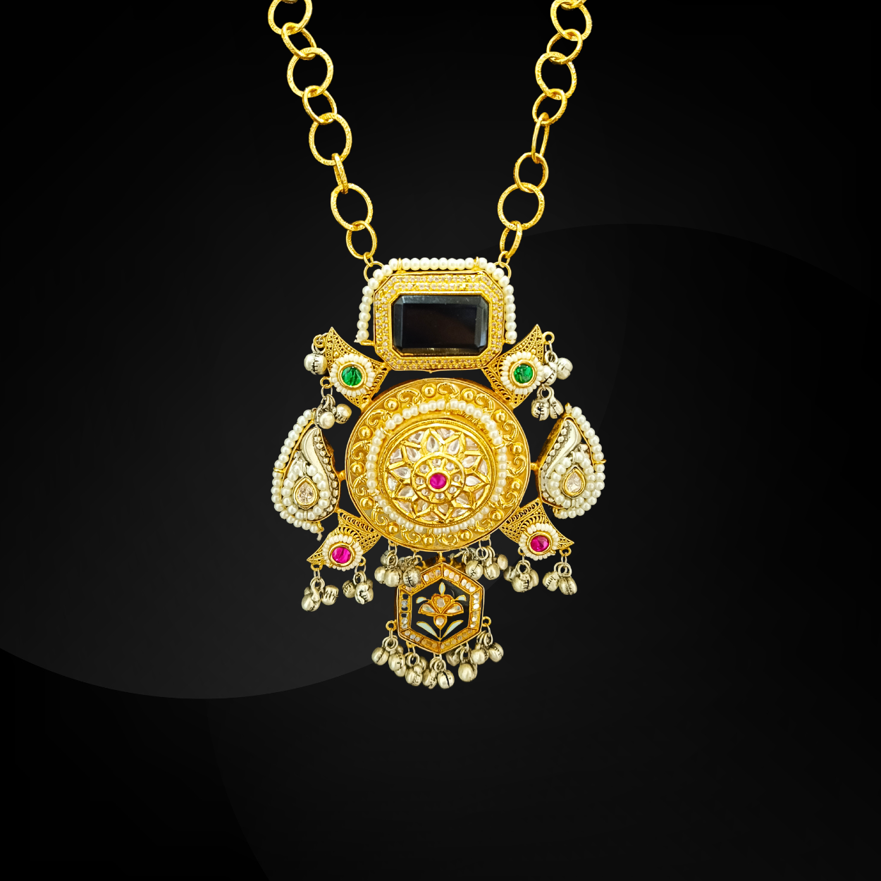 Exquisite Gold-Plated Necklace Design with Kundan & Pearl Embellishments beads and metals frt img