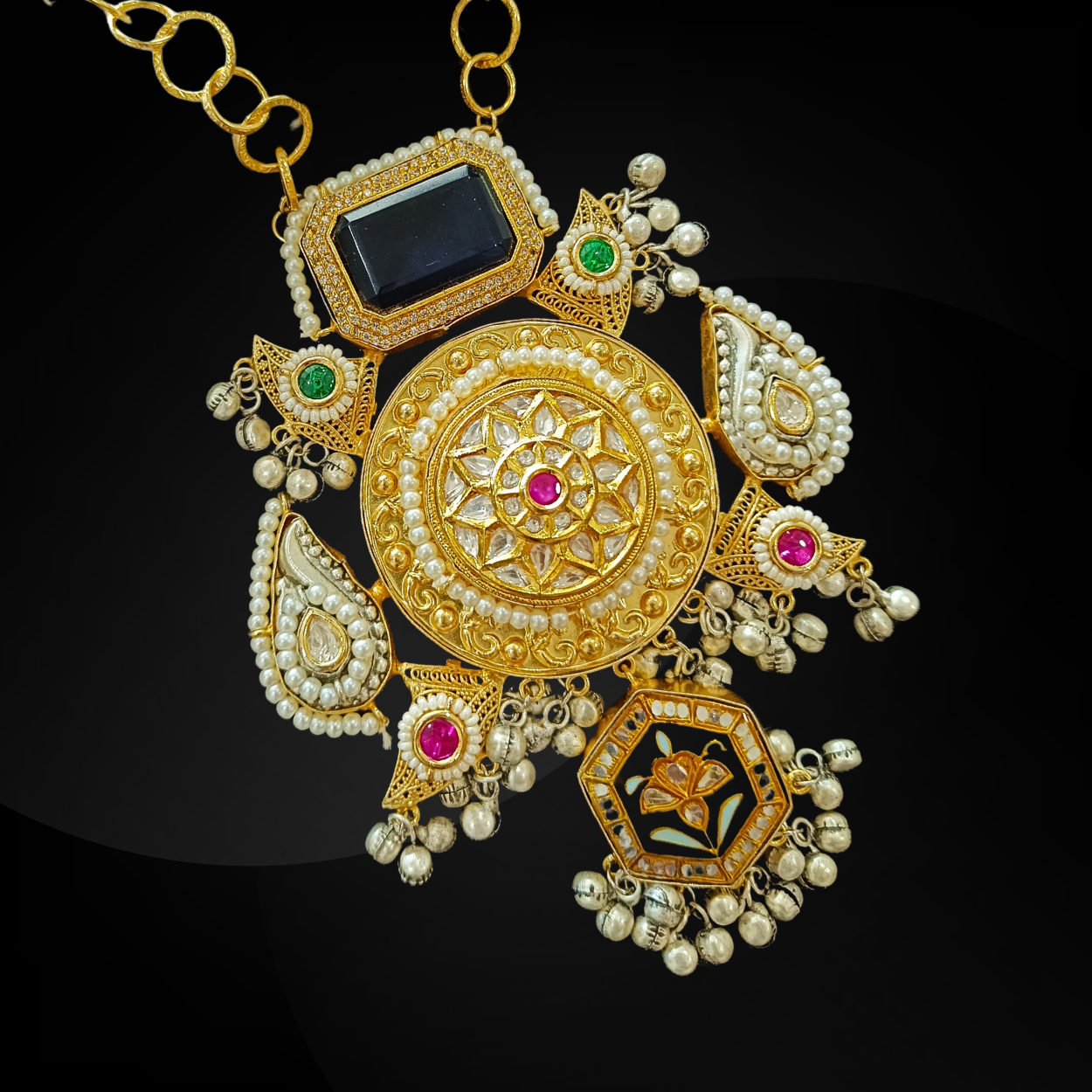 Exquisite Gold-Plated Necklace Design with Kundan & Pearl Embellishments beads and metals img 2