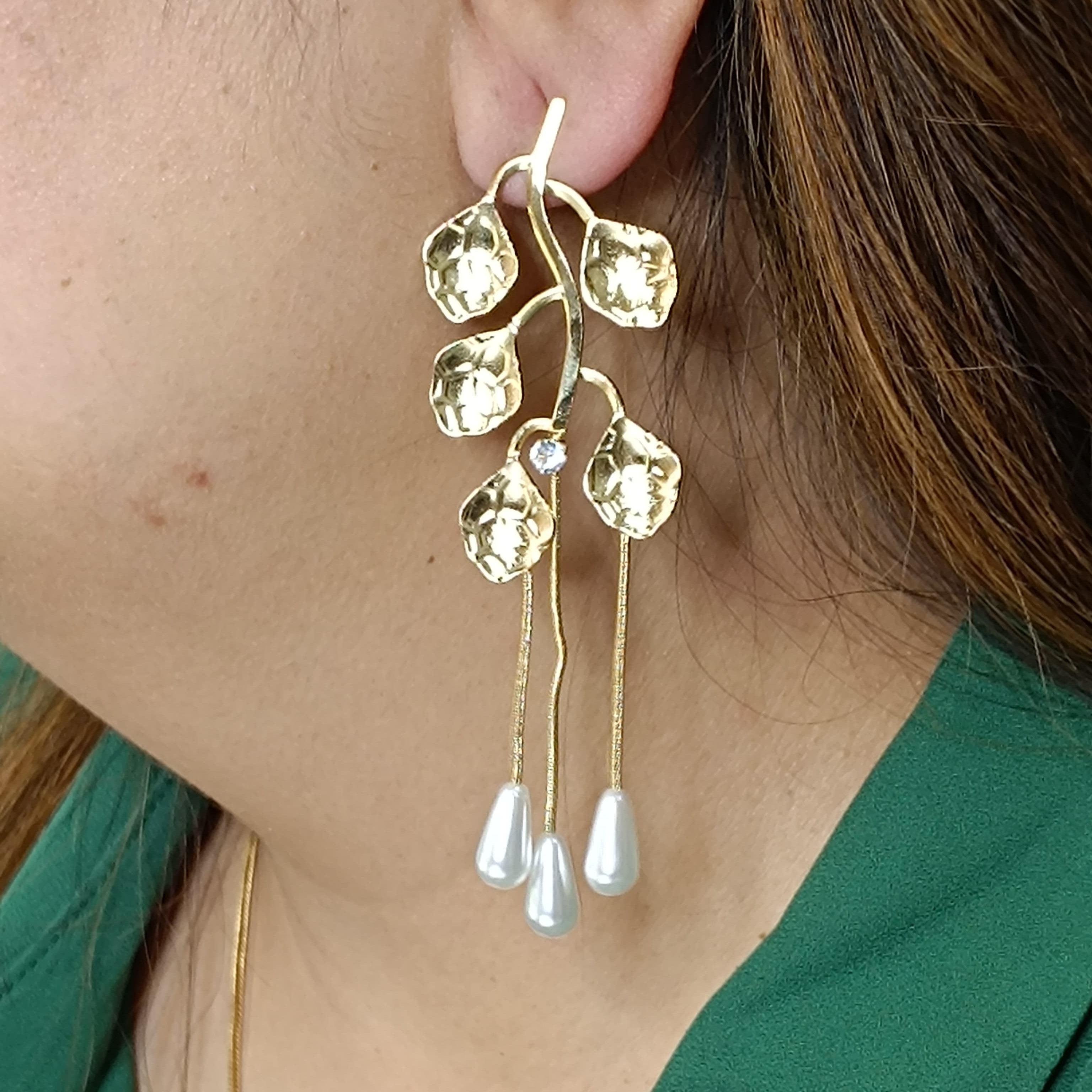 Beautiful 18K Gold Plated Leaf Petal Earrings with Pearl - Luxury Statement Jewelry for Women
